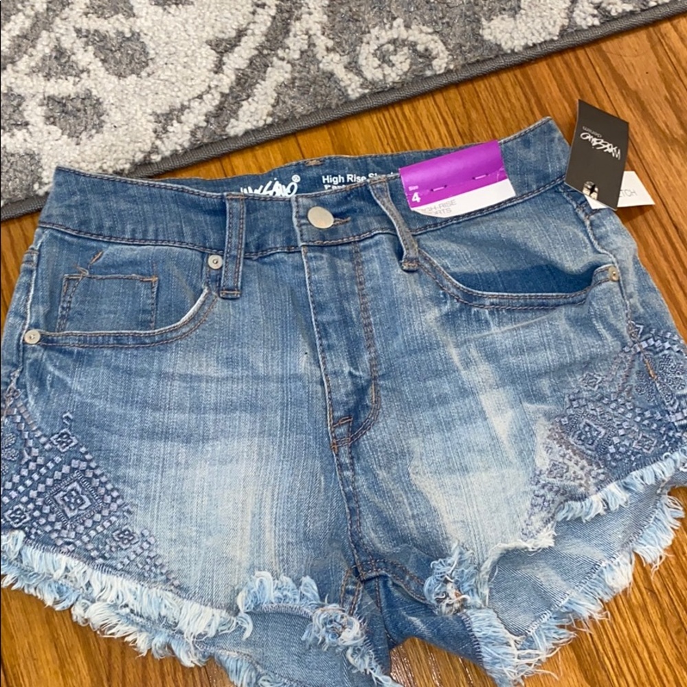 Super cute denim shorts